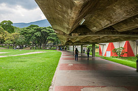 Pasillos_de_la_Universidad_Central_de_Venezuela